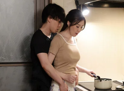 Người mẹ kế nóng bỏng làm tình với con chồng