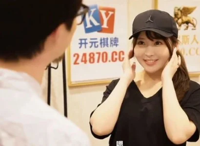 Chị nhân viên giao hàng dễ tính dễ tính khi hoàn thành