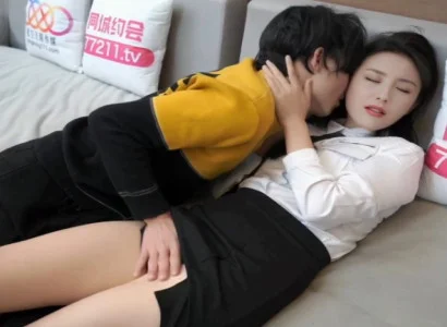 Cô thư ký trẻ chiều sếp trong âm thầm vì tiền