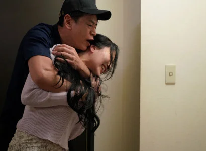 Nữ ca sĩ bị fan cuồng tấn công tình dục vì thân hình quá hấp dẫn