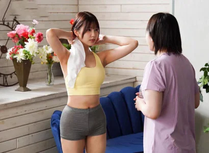 Em gái mảnh mai tập yoga với HLV và bị phang