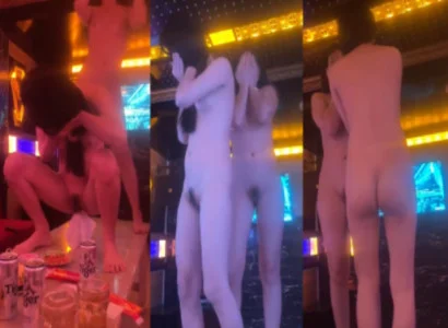 Nữ vũ công hoạt động thoát y dâm loạn ngay tại quán karaoke